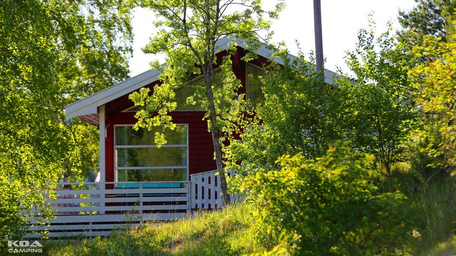 Liten eller stor hytte - alle har veranda med utsikt mot Trondheimsfjorden, som er Norges tredje lengste fjord.
